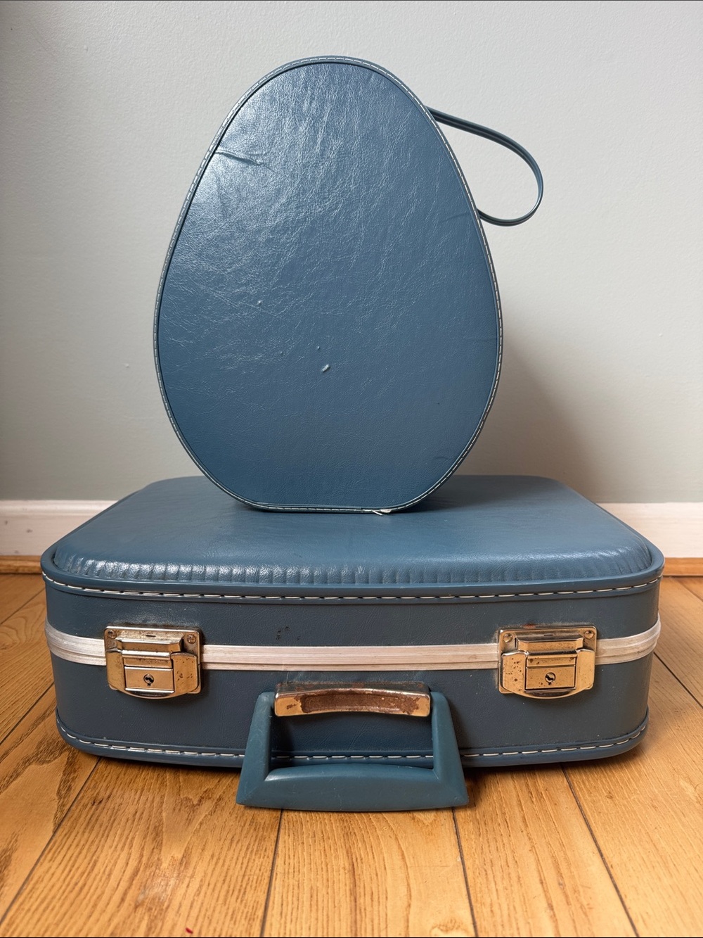 Vintage Weekender blue luggage set‎ small suitcase & cosmetic or wig tote